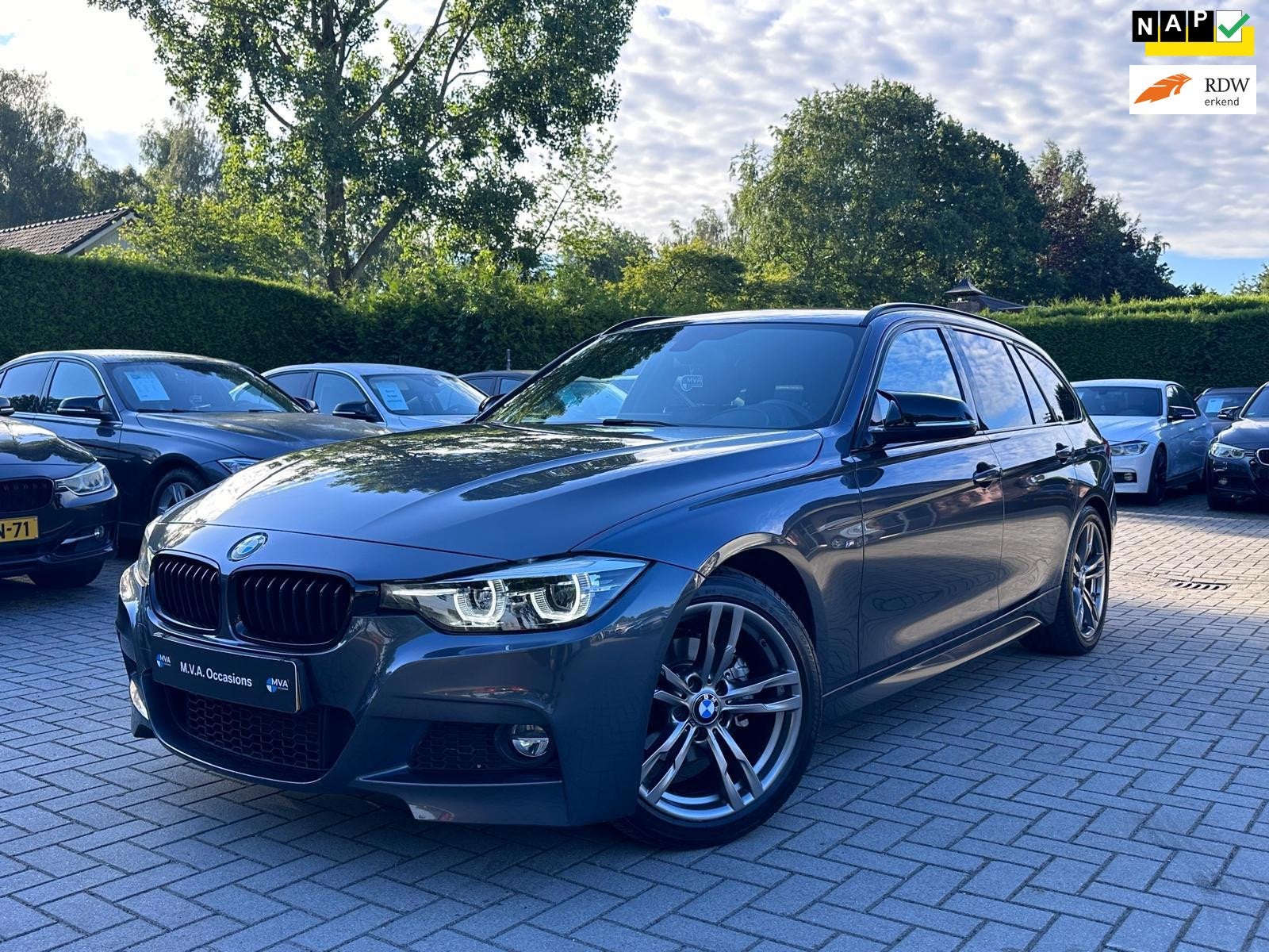 BMW 3-serie Touring 318i Edition M Sport Shadow Executive|18, Auto's, Automaat, Gebruikt, 1465 kg, 3 cilinders