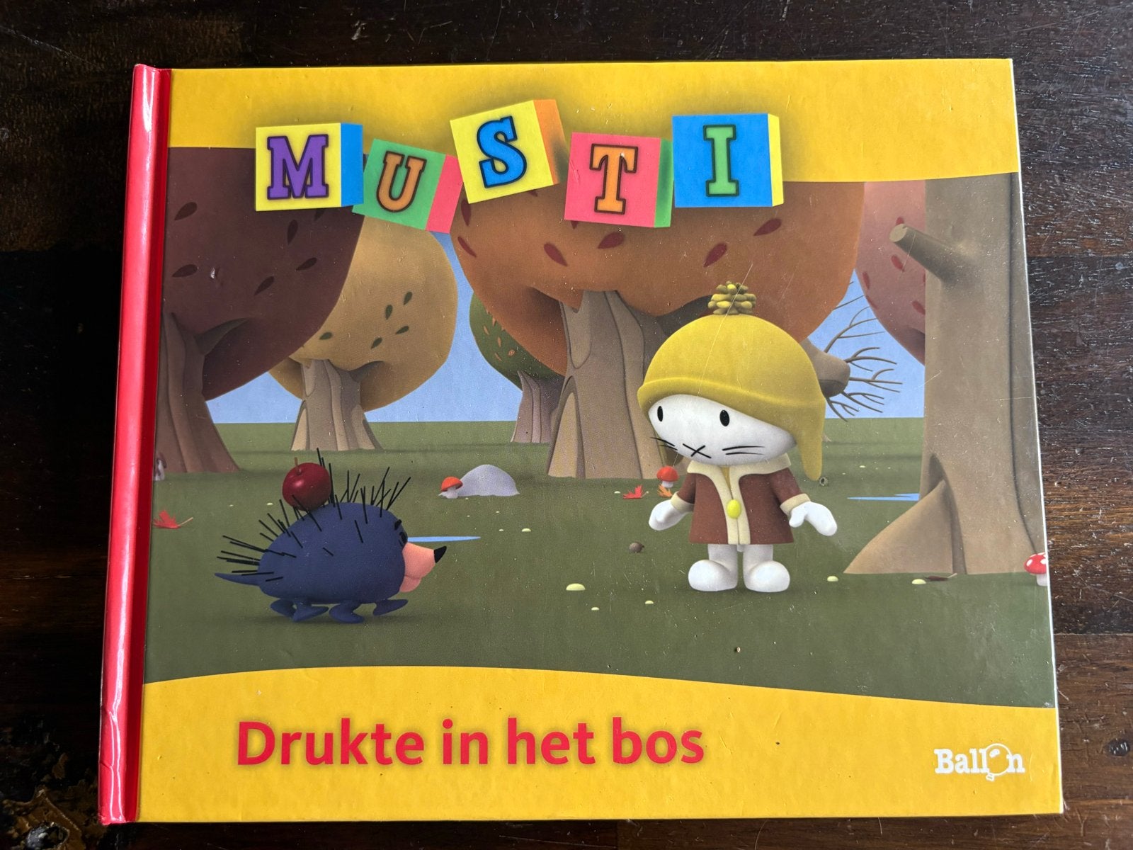 Musti - Drukte in het bos (Ballon) als nieuw, Fictie algemeen, Jongen of Meisje, Ophalen of Verzenden, Zo goed als nieuw