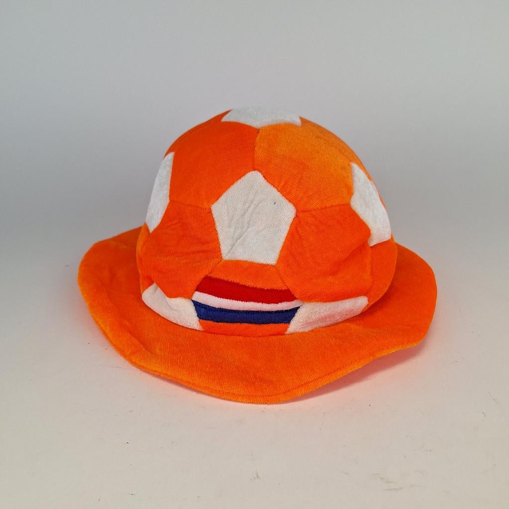 Voetbal bolhoed oranje carnaval themafeest, 2 stuks, Ophalen of Verzenden, Nieuw, Oranje of Koningsdag, Accessoires