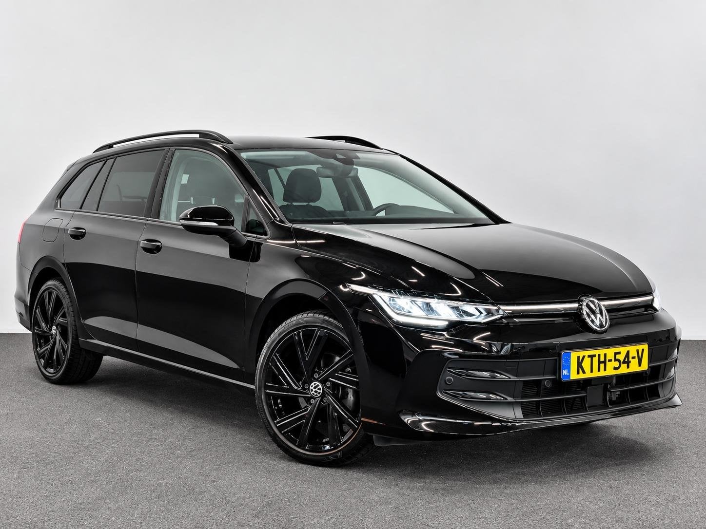 Volkswagen Golf Variant 1.5 eTSI Life DSG Navigatie Apple Ca, Auto's, Zwart, 4 cilinders, 700 kg, 133 pk