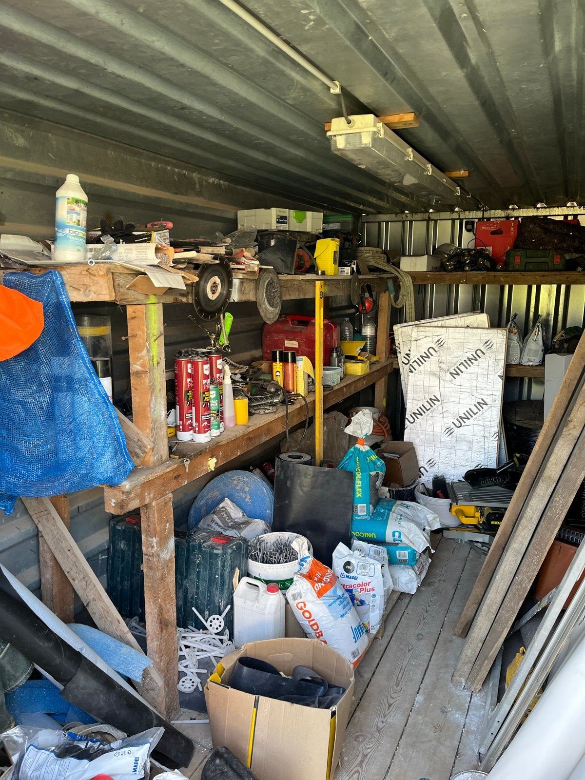 Mobiele werfcontainer met professioneel bouwmateriaal, Ophalen, Gebruikt