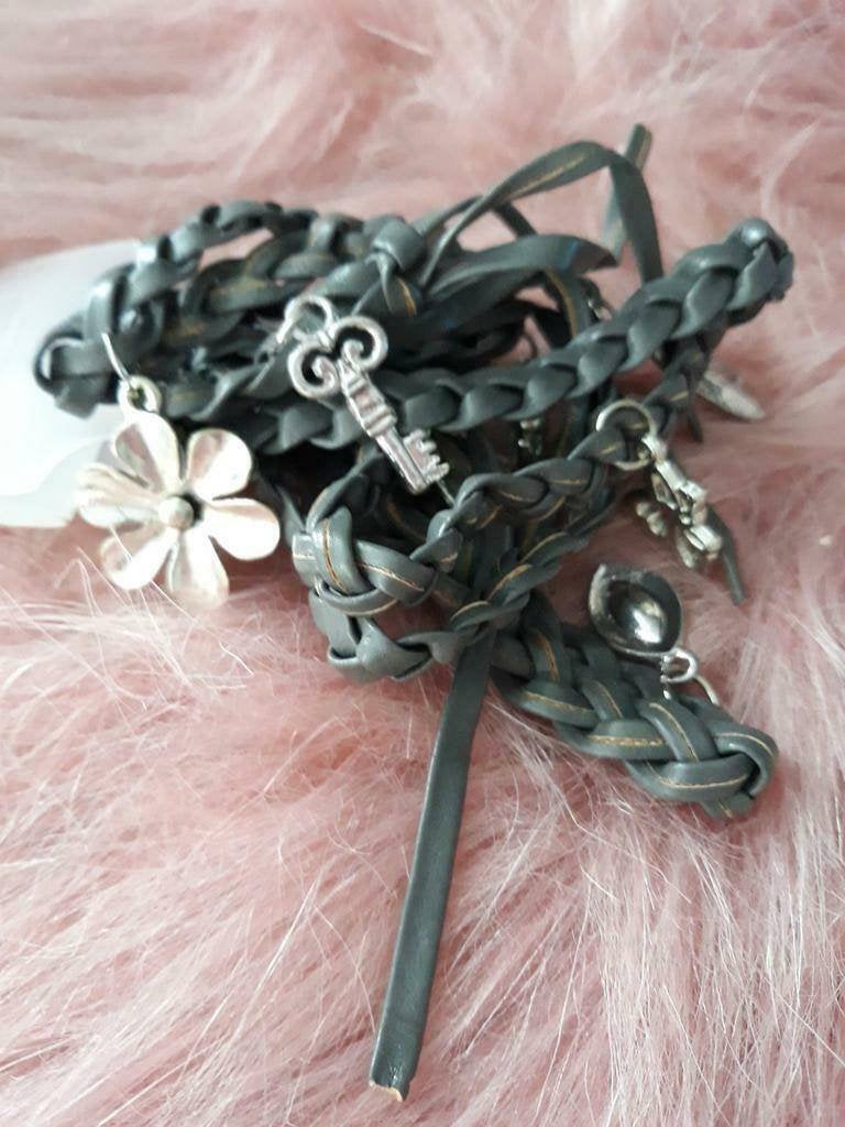 a049 wikkelarmband met bedels, Sieraden, Tassen en Uiterlijk, Ophalen, Kunststof of Plastic, Nieuw, Grijs