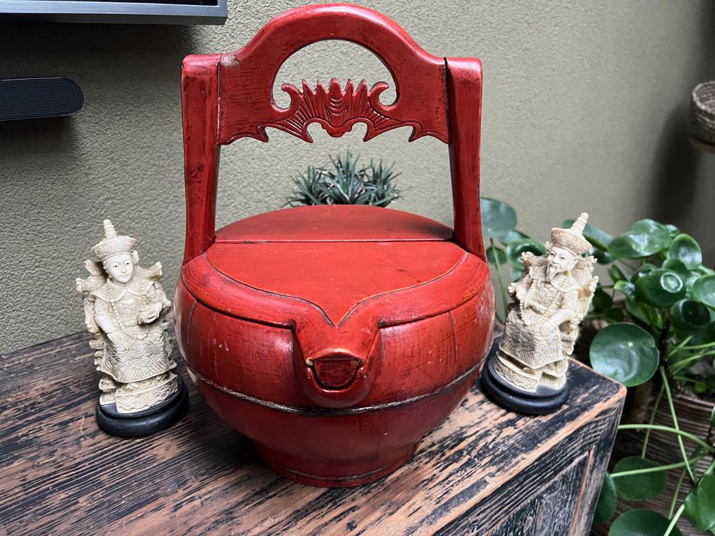 Chinese water emmer bucket chinees hout houtsnijwerk vintage, Overige onderwerpen, Houtsnijwerk, Handgemaakt, Rood