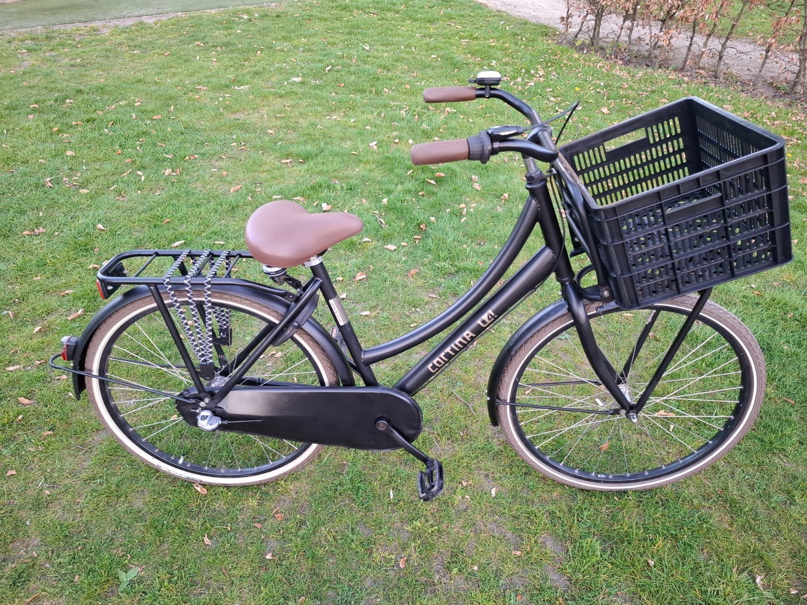 Zwarte cortina U4 meisjesfiets 26INCH 3 versnellingen, Terugtraprem, Cortina U4 transportfiets, Versnellingen, Zo goed als nieuw