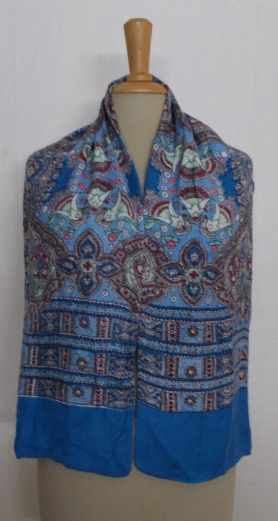 Mooie blauwe paisley print sjaal, Kleding | Dames, Mutsen, Sjaals en Handschoenen, Zo goed als nieuw, Sjaal, Maat 38/40 (M), Verzenden