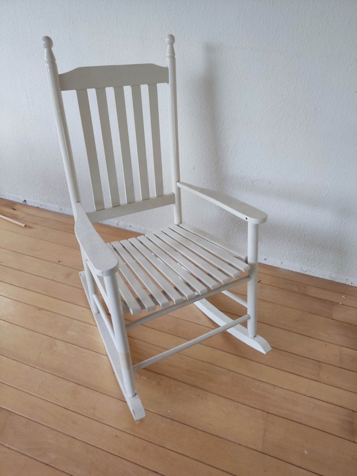 Witte landelijke schommelstoel, Huis en Inrichting, Stoelen, Ophalen, Gebruikt, Wit, Hout