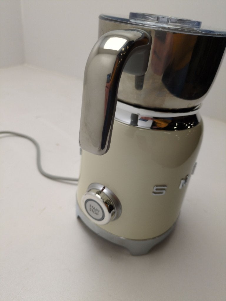 SMEG melkopschuimer MFF11 creme - Retourdeal, Info@mystore.nl, Elektrische melkopschuimer, Bruggestraat 18, Zo goed als nieuw