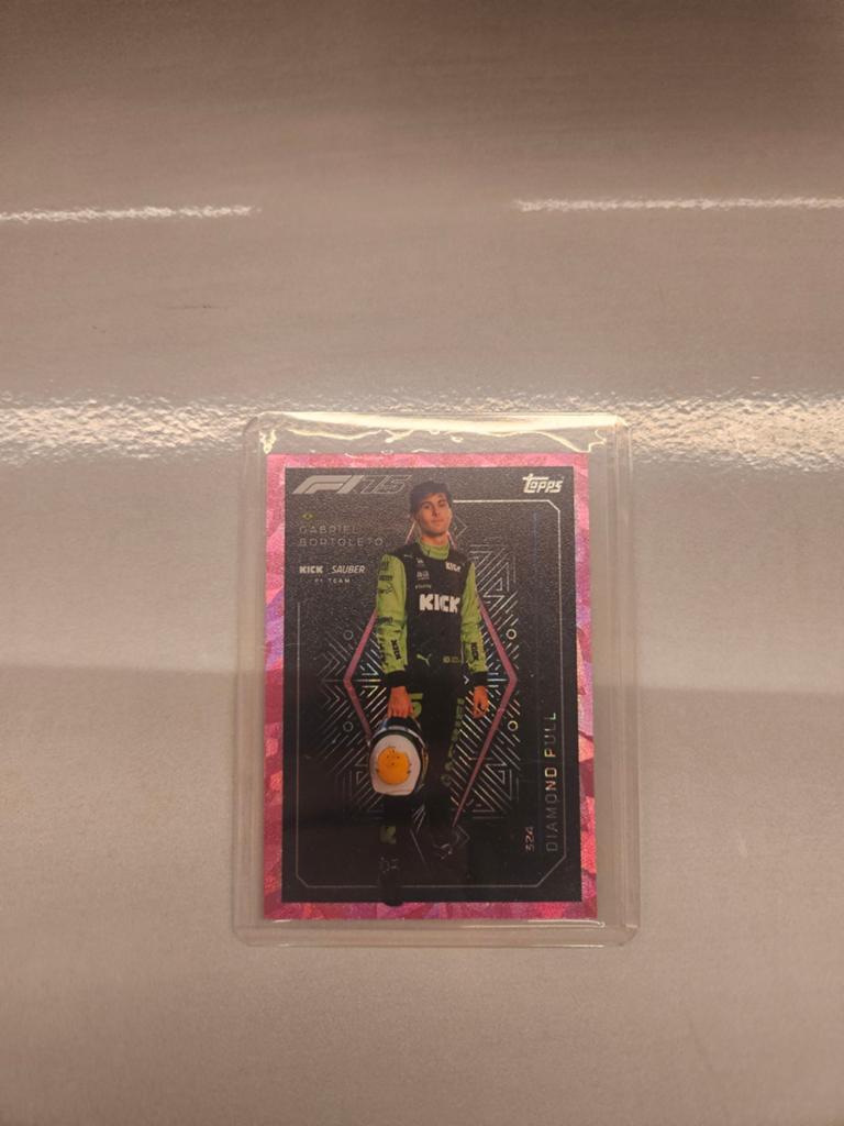324 Gabriel bortoleto diamond pull pink topps turbo attax 25, Ophalen of Verzenden, Nieuw, Plaatje