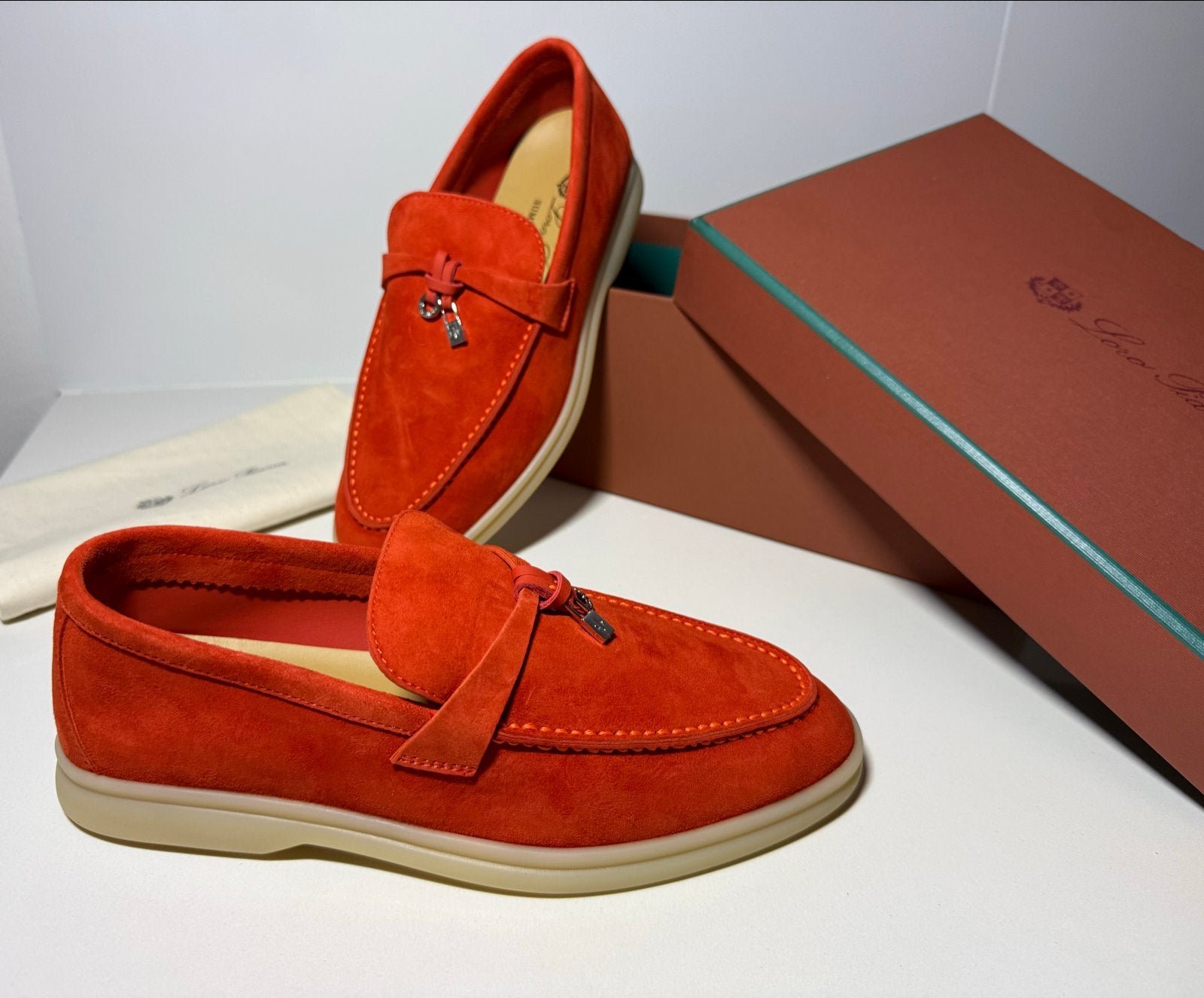 Loro Piana Summer Walk Loafers - Oranje Suède, Kleding | Dames, Schoenen, Ophalen of Verzenden, Nieuw, Oranje, Instappers