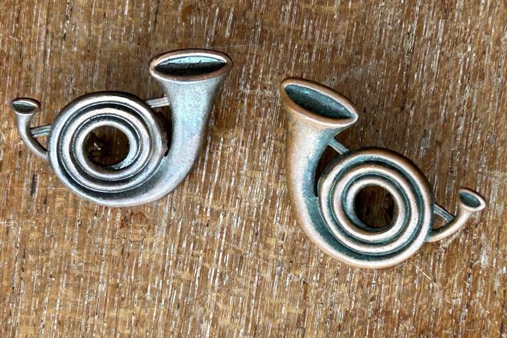 Leuke set vooroorlogse KNIL infanterie hoorntjes, Verzenden, Nederland, Embleem of Badge