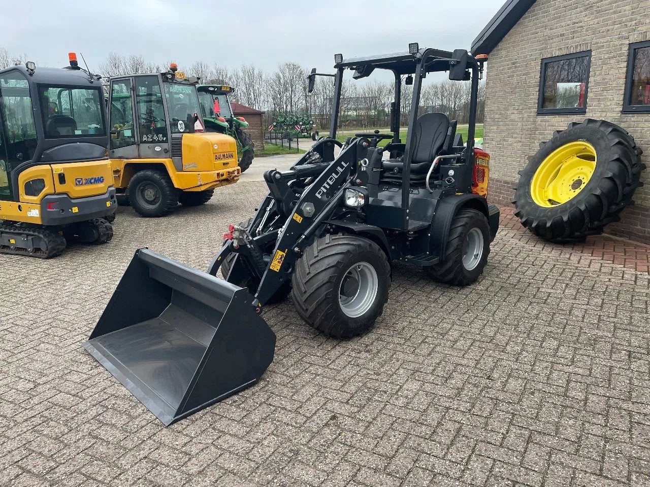 Pitbull X27-45crt (bj 2024), Zakelijke goederen, Machines en Bouw | Kranen en Graafmachines, Wiellader of Shovel