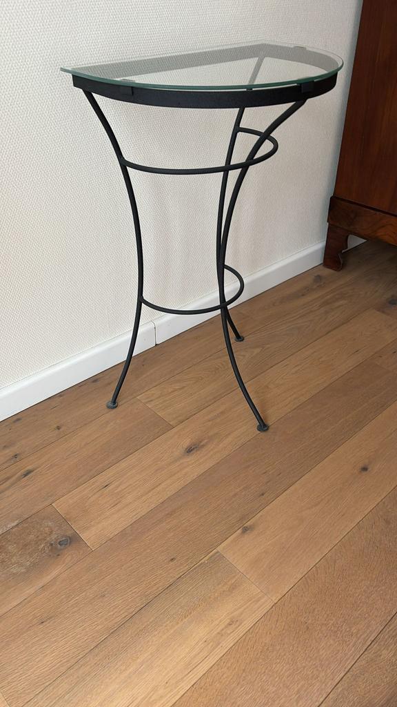 Sidetable zwart frame met glasplaat, Huis en Inrichting, Tafels | Sidetables, Gebruikt, 50 tot 100 cm, Ophalen of Verzenden, Glas