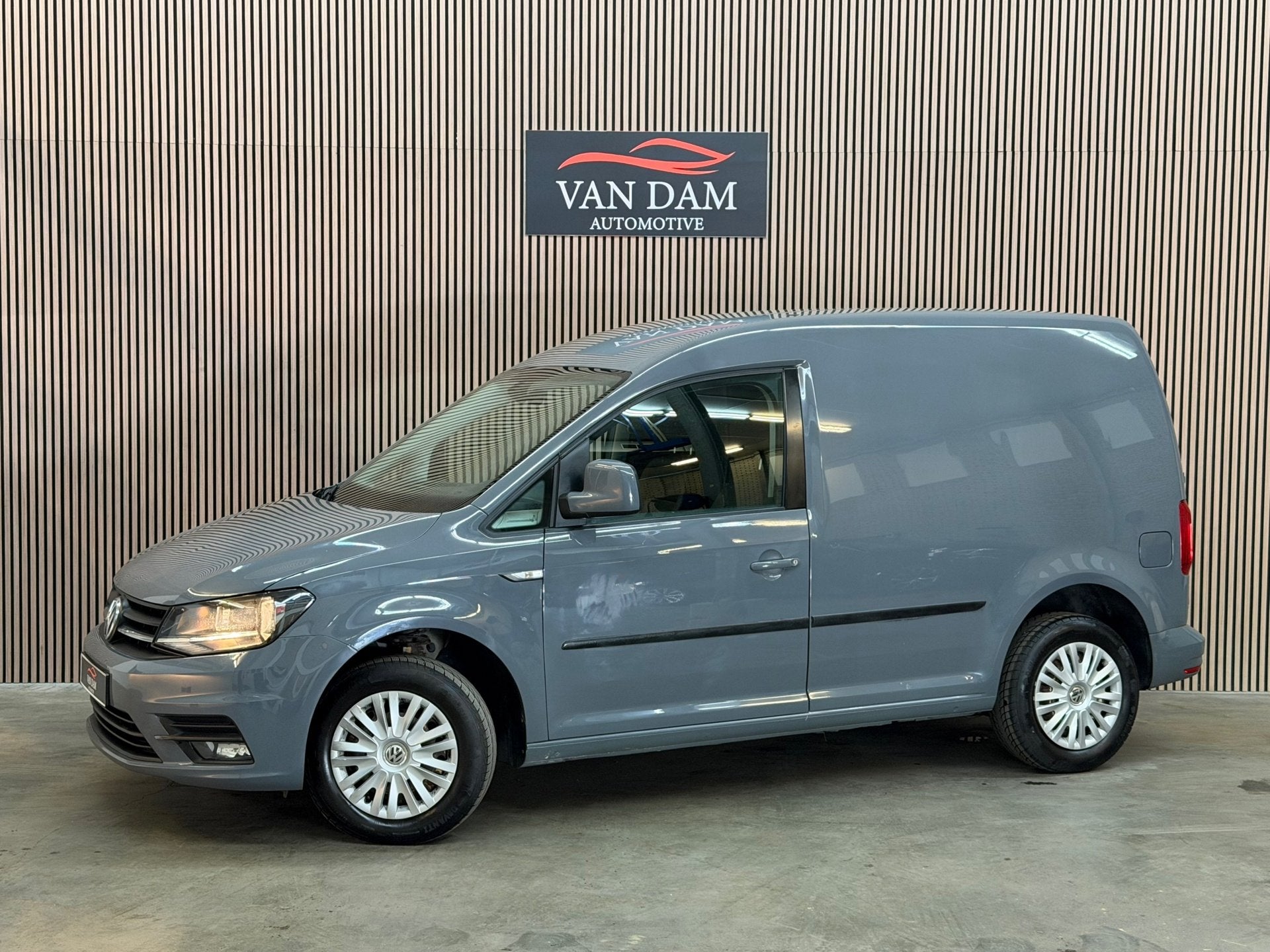Volkswagen Caddy 1.0 TSI L1H1 BMT Highline 2016 LEDER CLIMA, Auto's, Voorwielaandrijving, Dealer onderhouden, Gebruikt, 1184 kg