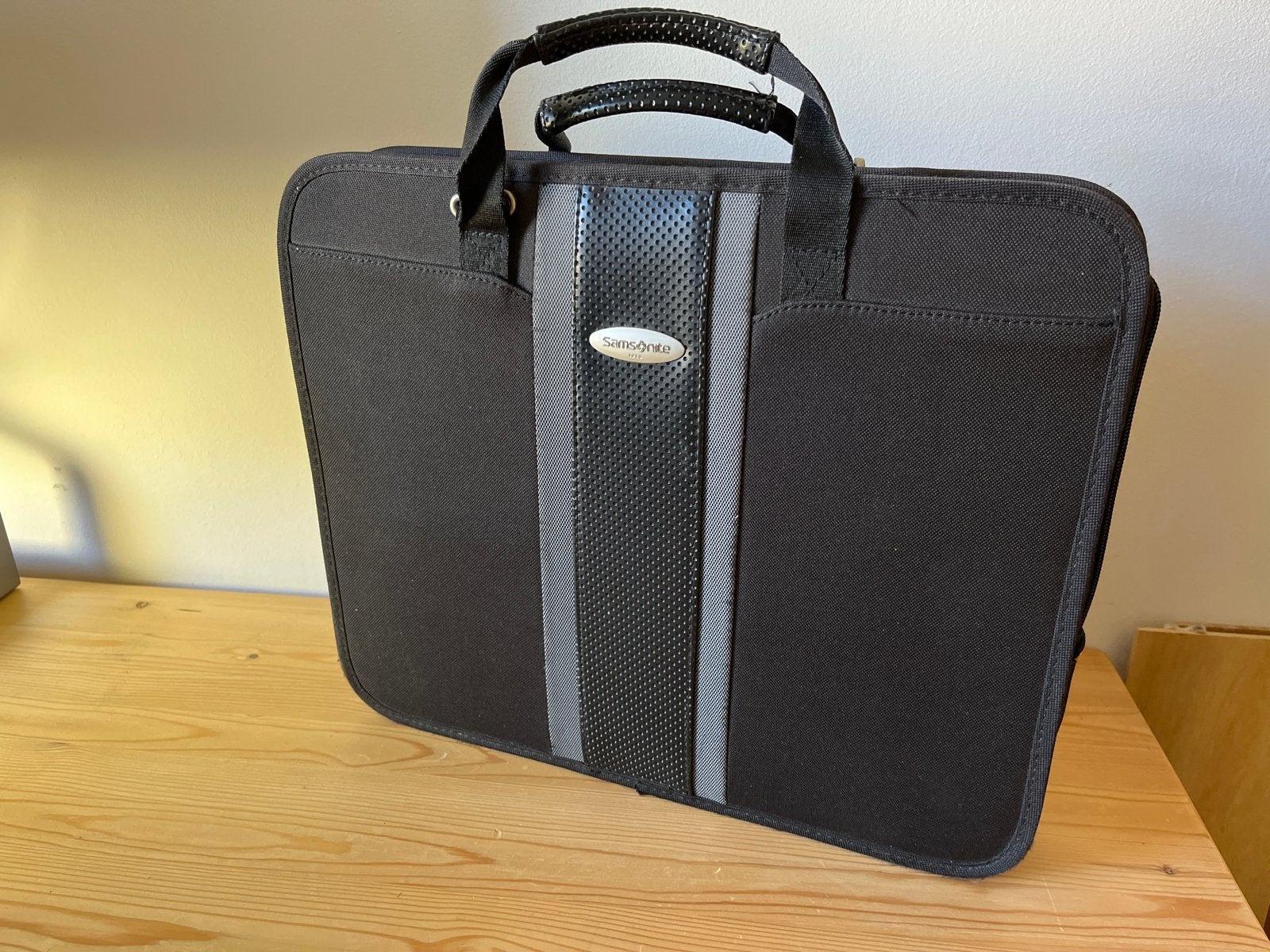 Samsonite laptop tas voor 15 inch pc, Computers en Software, Gebruikt, Gevoerd laptopvak, 15 inch, Aktetas