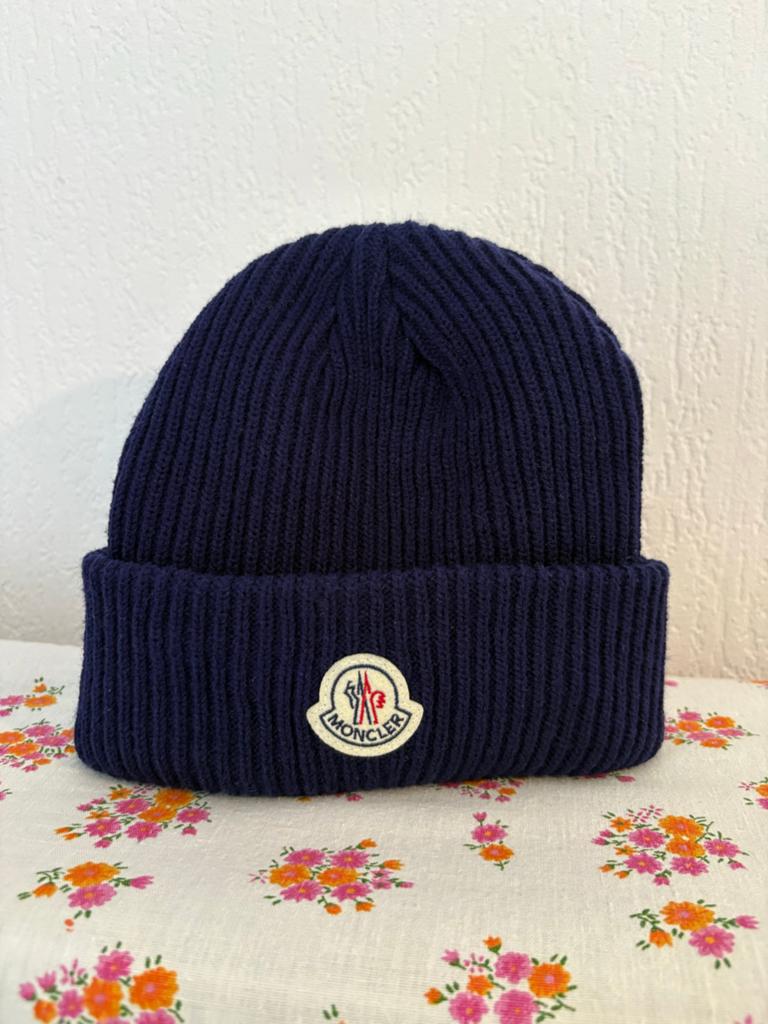Moncler Muts - Donkerblauw Gebreide Beanie, Ophalen of Verzenden, Nieuw, Overige maten, Muts