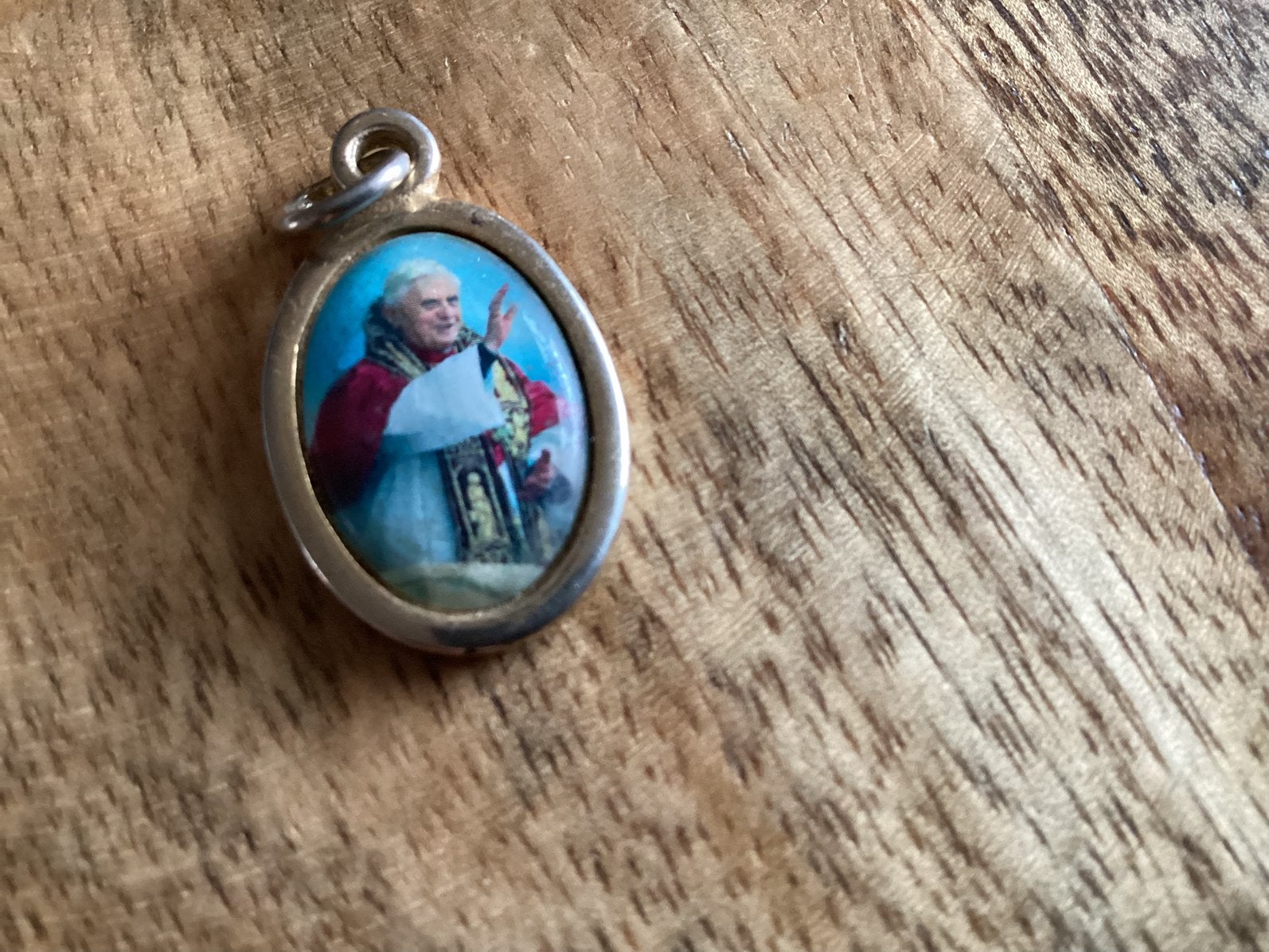 VATICAANS. MEDAILLON  AFBEELDING  VAN  EEN  PAUS, Ophalen of Verzenden