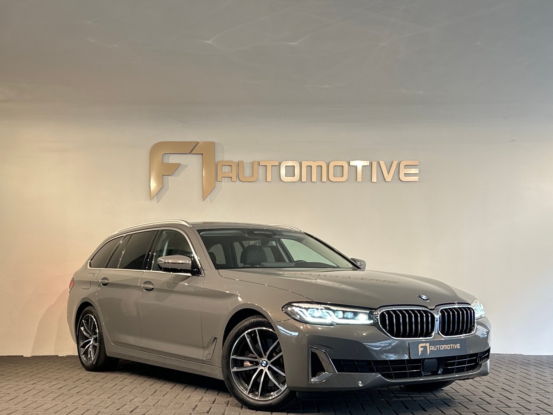 BMW 5-serie Touring 520i High Executive Edition Memory|360|T, Auto's, 1998 cc, Achterwielaandrijving, Gebruikt, Euro 6