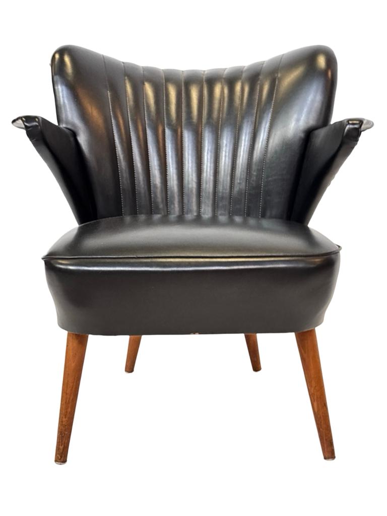 Vintage Clubfauteuil Jaren '60 - Skai en Teak, Antiek en Kunst, Antiek | Meubels | Stoelen en Banken, Ophalen