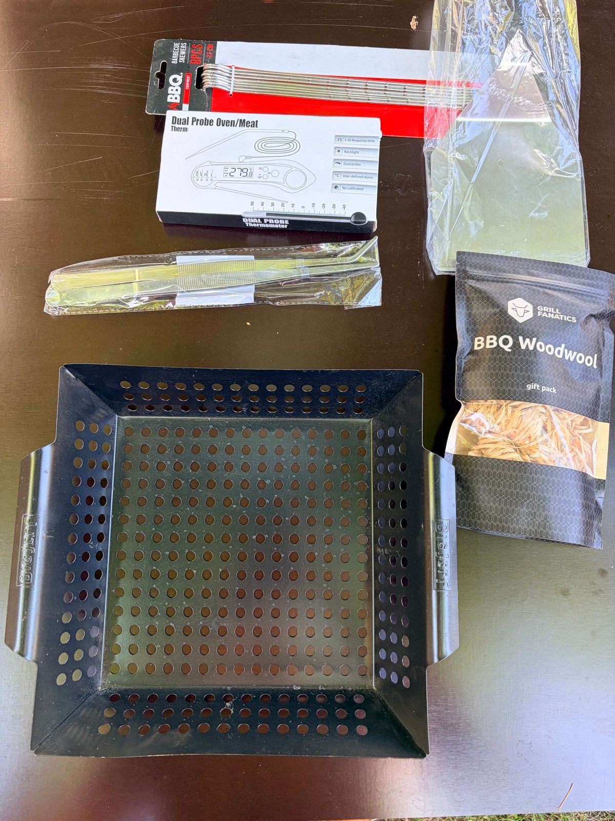 BBQ Accessoires Set: Thermometer, Spiezen, Grillmand & Houtw, Tuin en Terras, Ophalen, Zo goed als nieuw