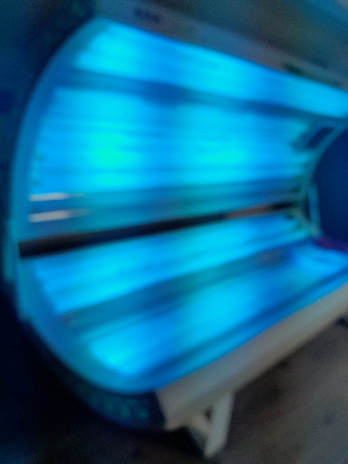 Mooie zonnebank Alisun E20 Plus, Ophalen, Gebruikt, Zonnebank dubbelzijdig, 15 lampen of meer