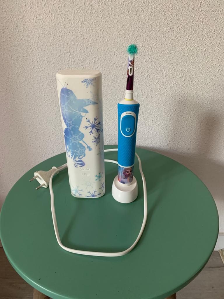 Oral-B Kids Elektrische Tandenborstel – Disney Frozen Editie, Ophalen of Verzenden, Zo goed als nieuw, Hout