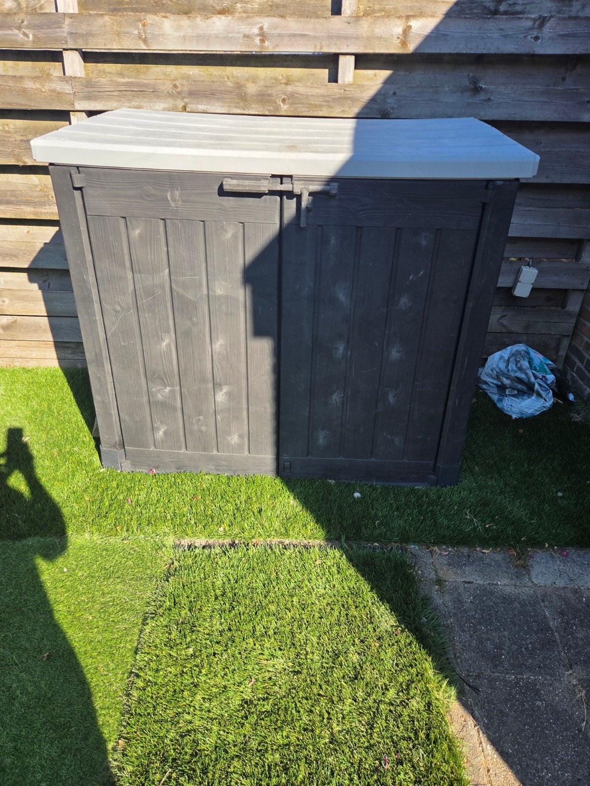 Kunststof containerberging - sluiting defect, Tuin en Terras, Bergingen en Tuinkasten, Ophalen, Gebruikt, Kunststof, Overige typen