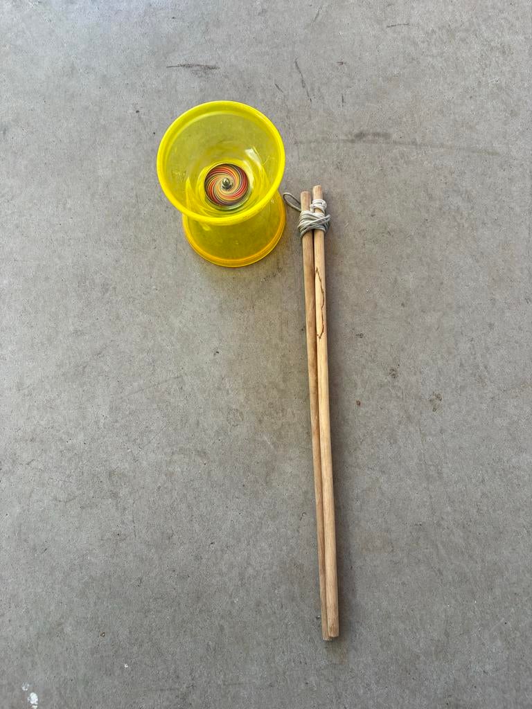 Diabolo met stokjes - Geel, Ophalen of Verzenden, Gebruikt