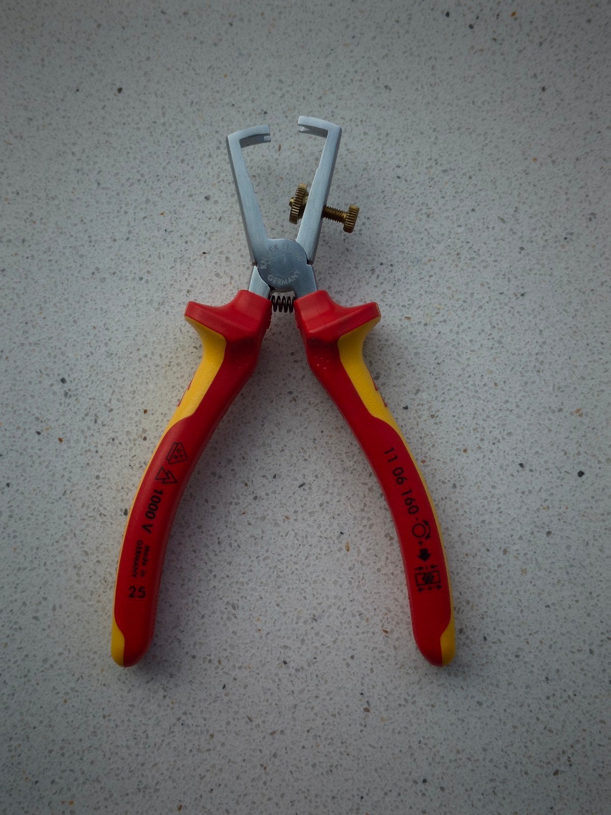 Knipex Striptang 11 06 160 is VDE geïsoleerd tot 1000V, Ophalen of Verzenden
