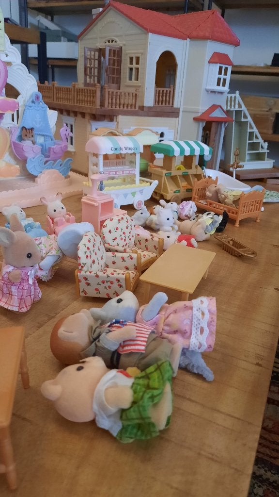 Sylvanian Family groot huis en reuzenrad incl 17 poppetjes, Kinderen en Baby's, Speelgoed | Poppenhuizen, Ophalen, Gebruikt, Poppenhuis