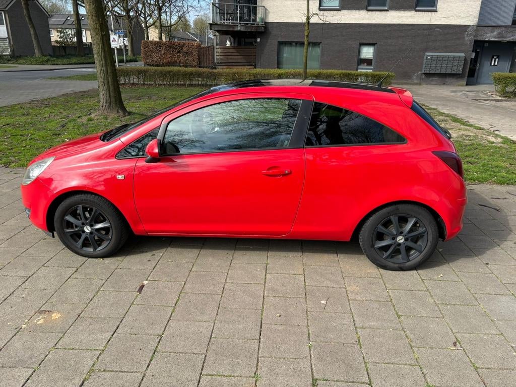 Opel Corsa 1.2 16V 3D WR 2010 Rood, Auto's, Voorwielaandrijving, 450 kg, 40 €/maand, 4 cilinders