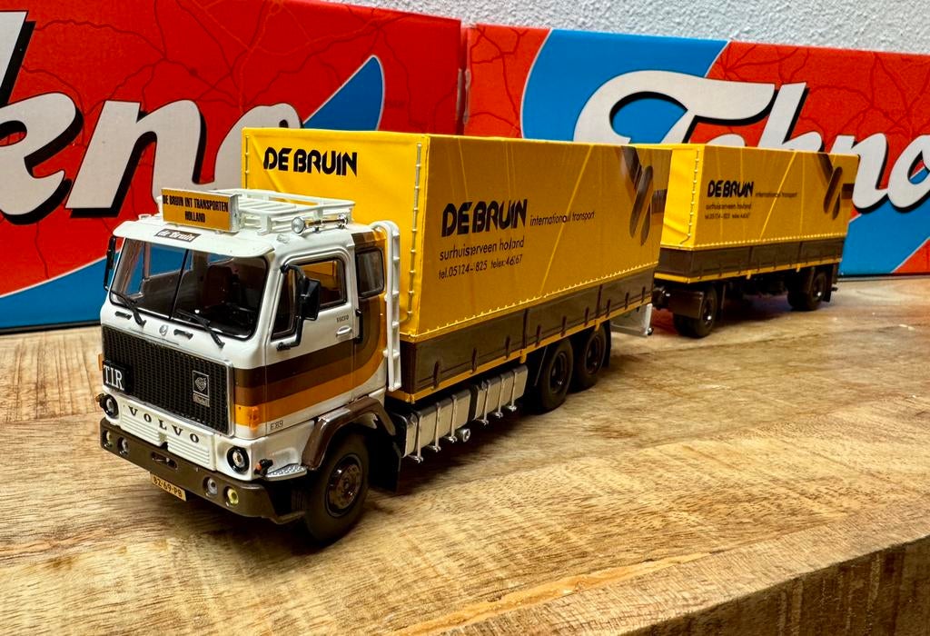 Tekno Volvo F89 de Bruin  motorwagen met huifaanhanger, Hobby en Vrije tijd, Modelauto's | 1:50, Ophalen of Verzenden, Zo goed als nieuw