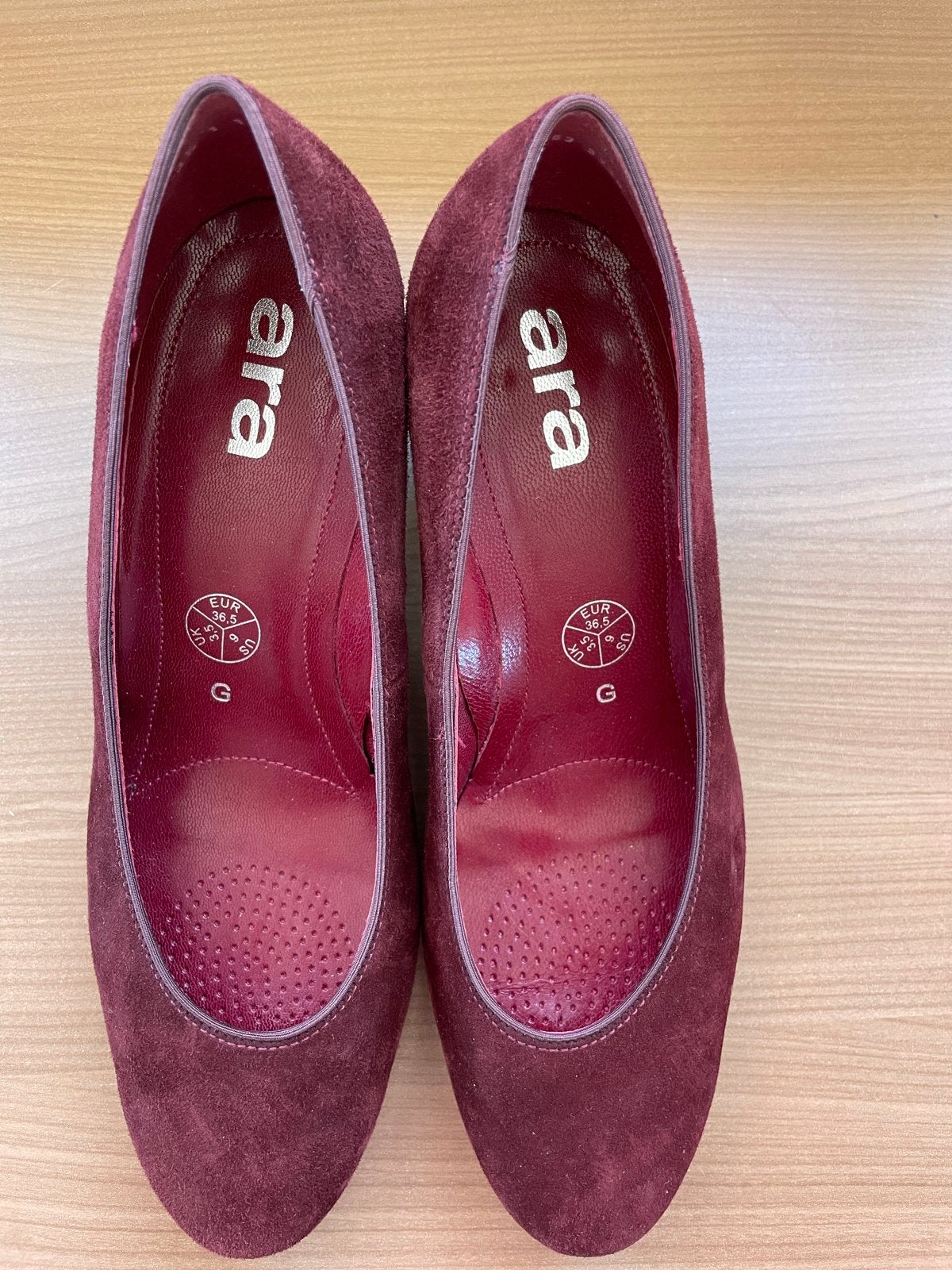 Ara suède pumps - Bordeauxrood - Maat 3.5, de witte 4.5, Ophalen, Zo goed als nieuw, Rood, Pumps
