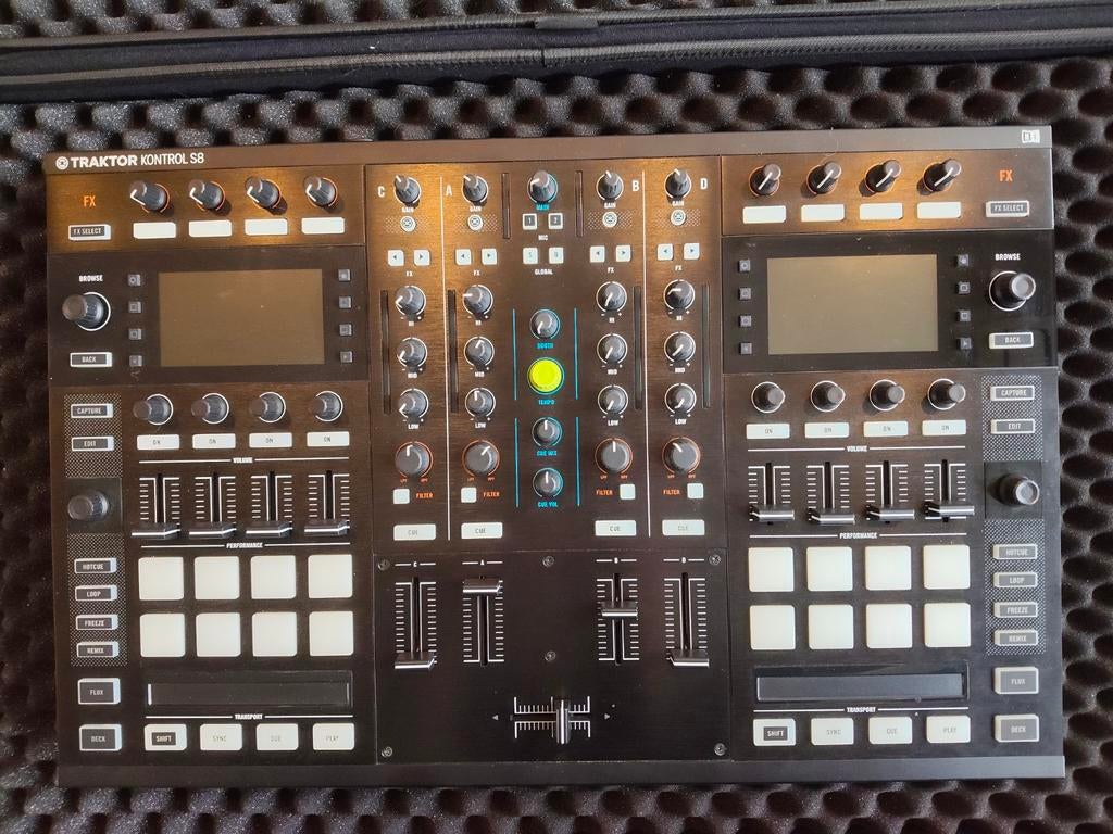 Traktor S8 incl UDG hardcover bag, Ophalen of Verzenden, Zo goed als nieuw
