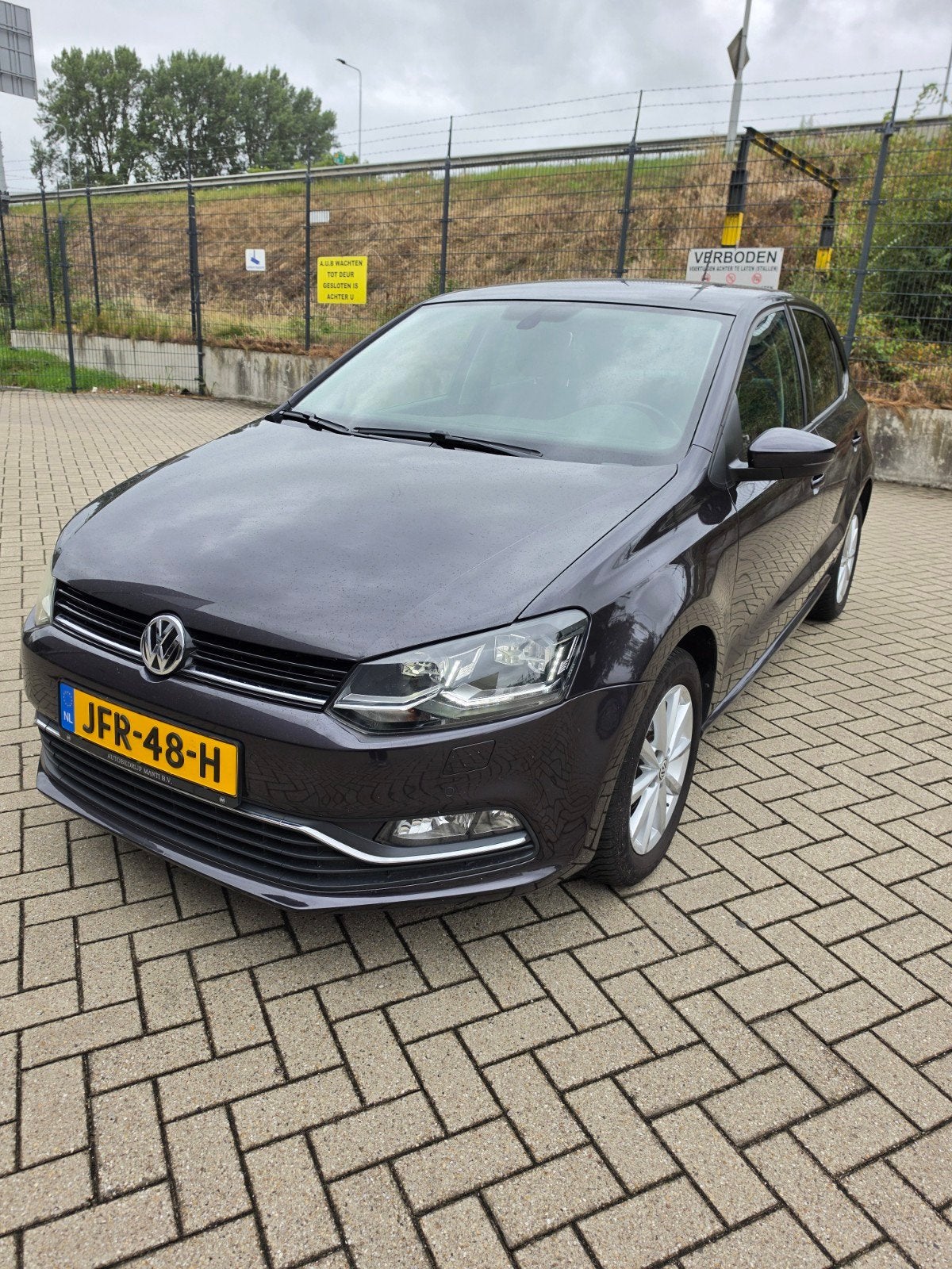 Volkswagen Polo 1.0 TSI 55KW 2015, Auto's, Voorwielaandrijving, Stof, 74 pk, Zwart