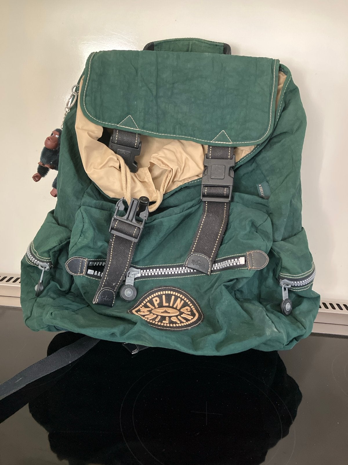 Kipling rugzak, donkergroen, met apenhanger, Sieraden, Tassen en Uiterlijk, Tassen | Rugtassen, Gebruikt, Kipling, 25 tot 40 cm