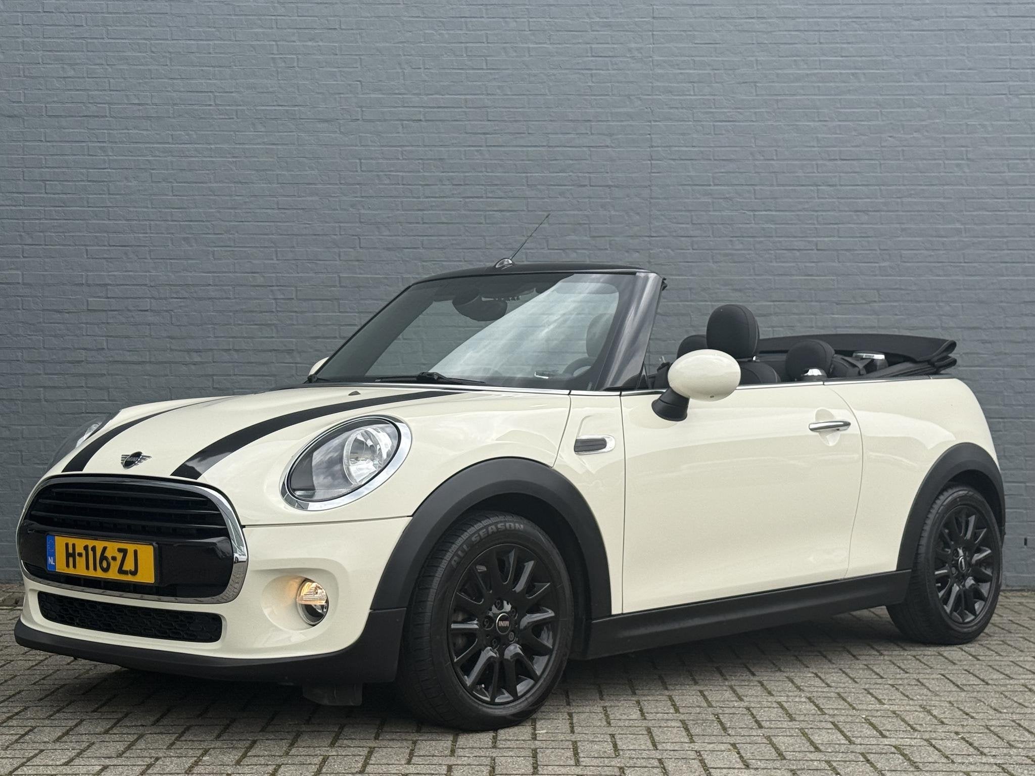 MINI Cabrio 1.5 Cooper Salt, Auto's, Gebruikt, Cabriolet, 4 stoelen, Wit