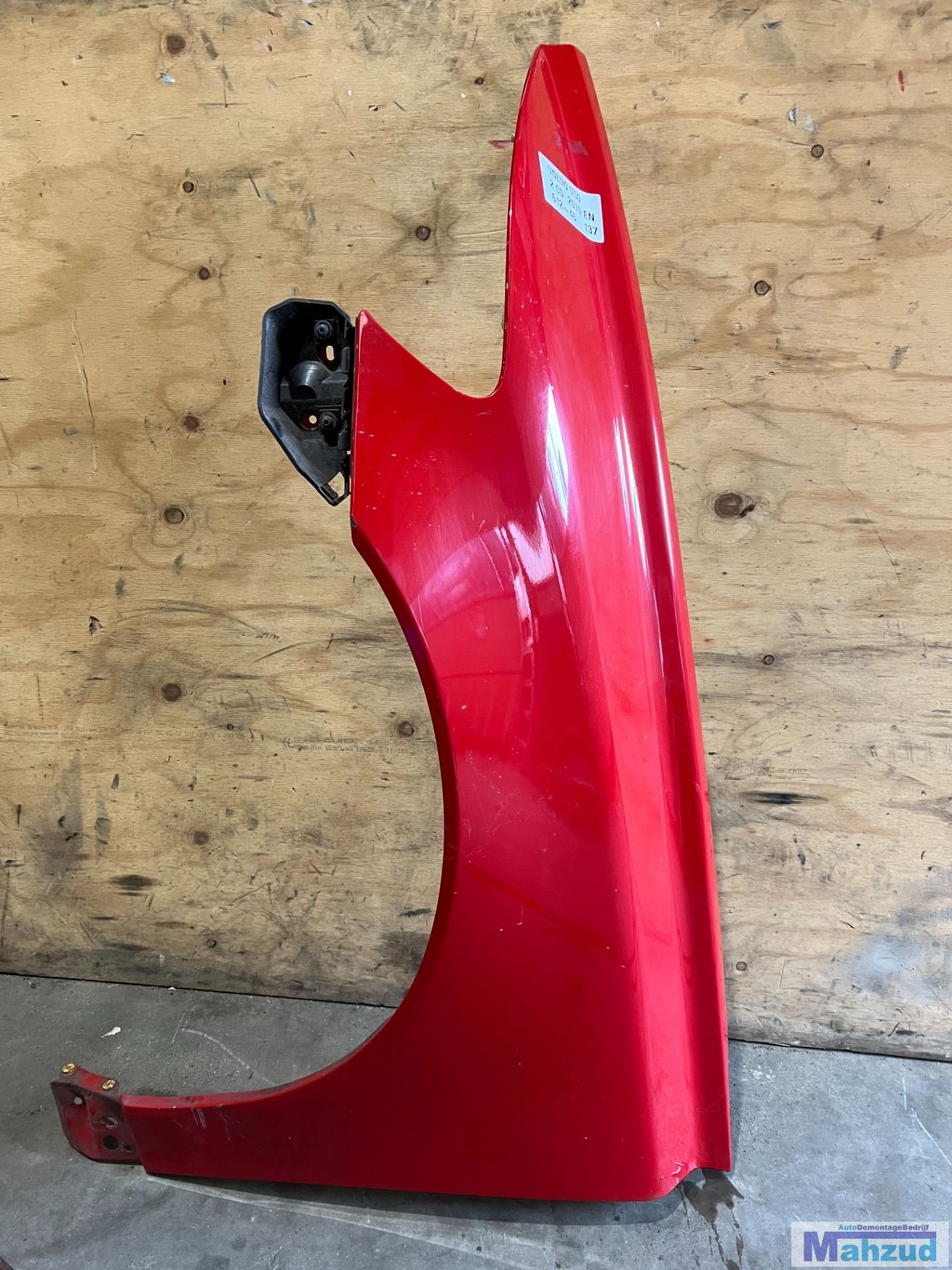 VOLVO V50 Rood 612-64 links voorscherm 2004-2012, Auto-onderdelen, Gebruikt, Gunnar Engellaus vag 8
405 31  Gothenburg, SE, Info@volvocars.com