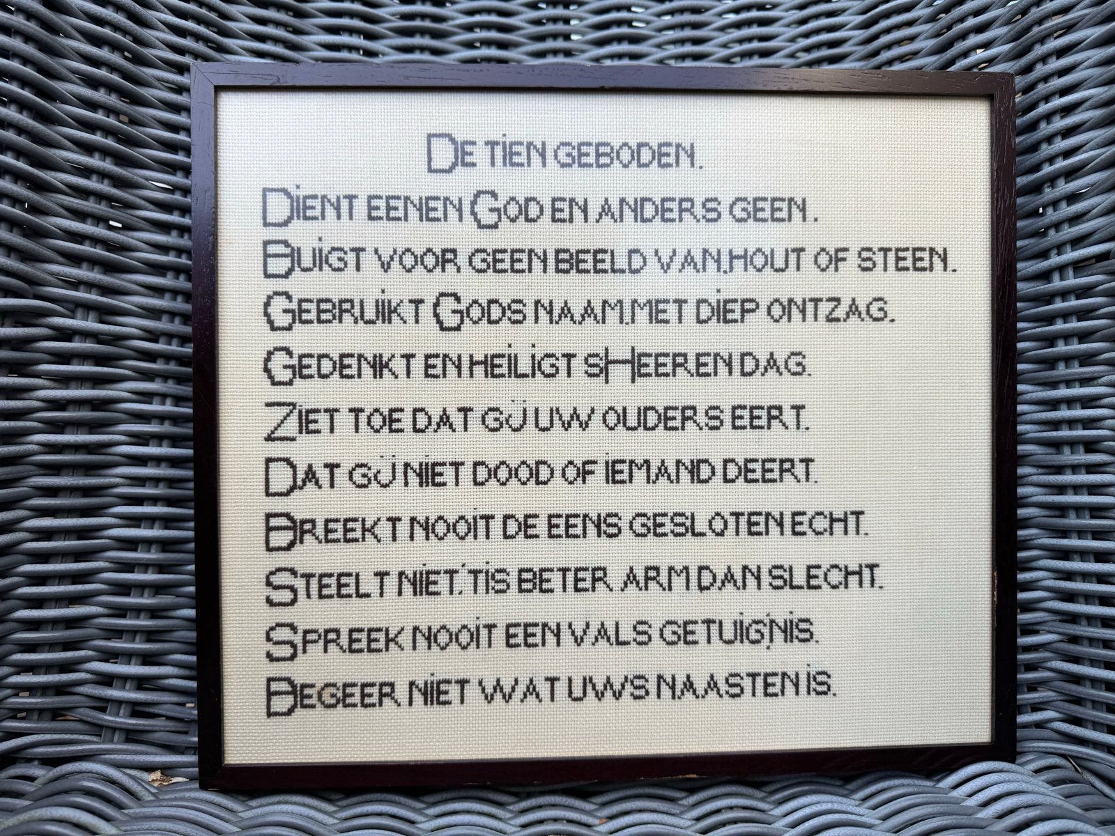 Borduurwerk 'De Tien Geboden' in lijst, Verzenden