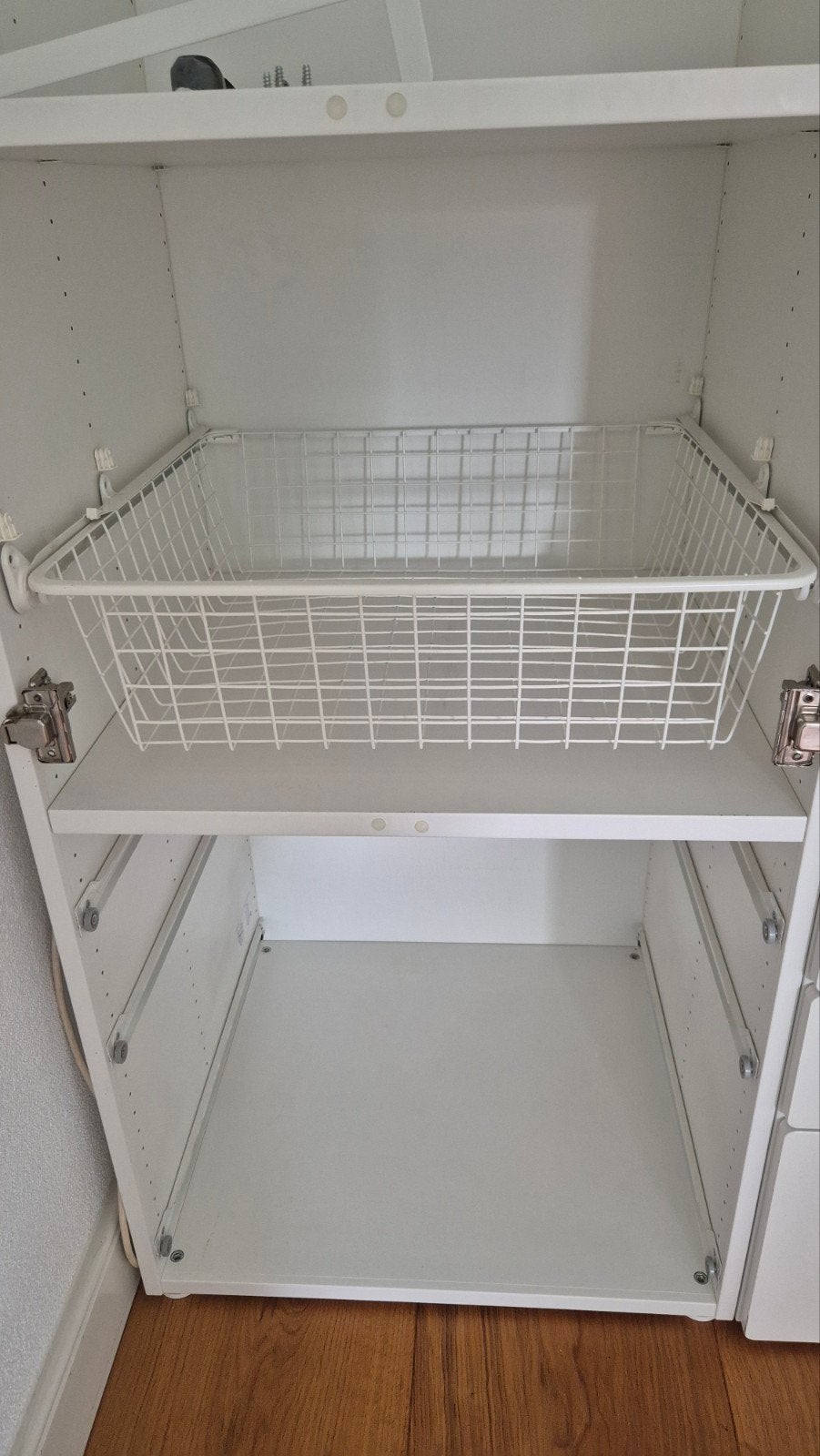 Ikea Hjalpa draadmand voor in Platsa / Smastad kast, Huis en Inrichting, Ophalen