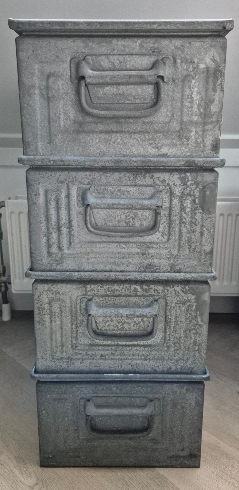Metalen magazijnbakken / opbergbakken van Lager-Fix.
H20xB32, Minder dan 50 cm, Minder dan 50 cm, Ophalen of Verzenden, Zo goed als nieuw
