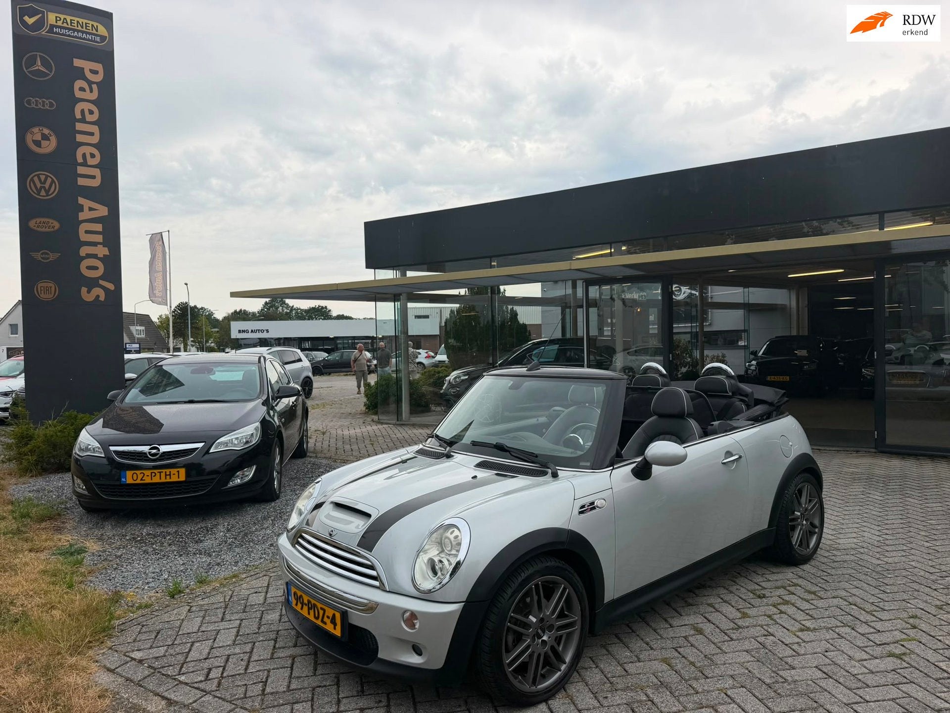 Mini Cabrio 1.6 Cooper S Sidewalk, CABRIO,LEER, AIRCO, 170PK, Auto's, Mini, Voorwielaandrijving, Parkeersensor, Gebruikt, Zwart