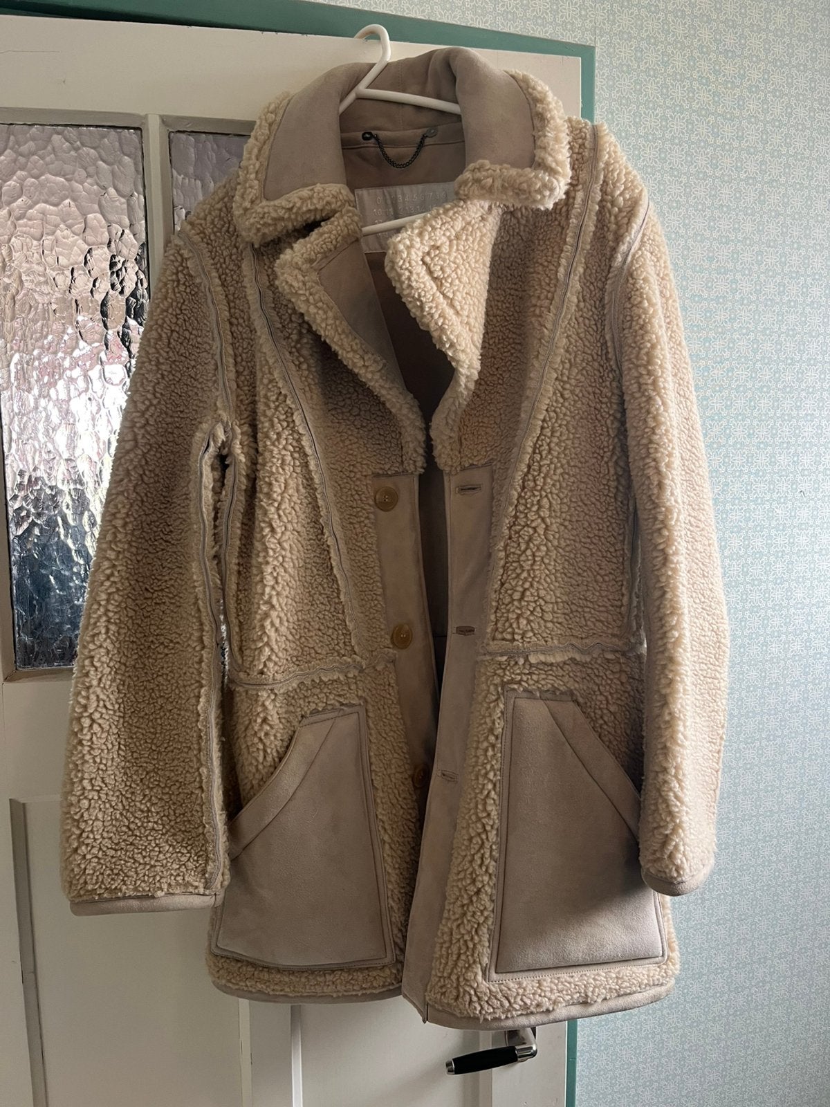 Martin Margiela x H&M — Reversed Shearling Coat — Maat M, Ophalen of Verzenden, Zo goed als nieuw, Maat 48/50 (M), Beige