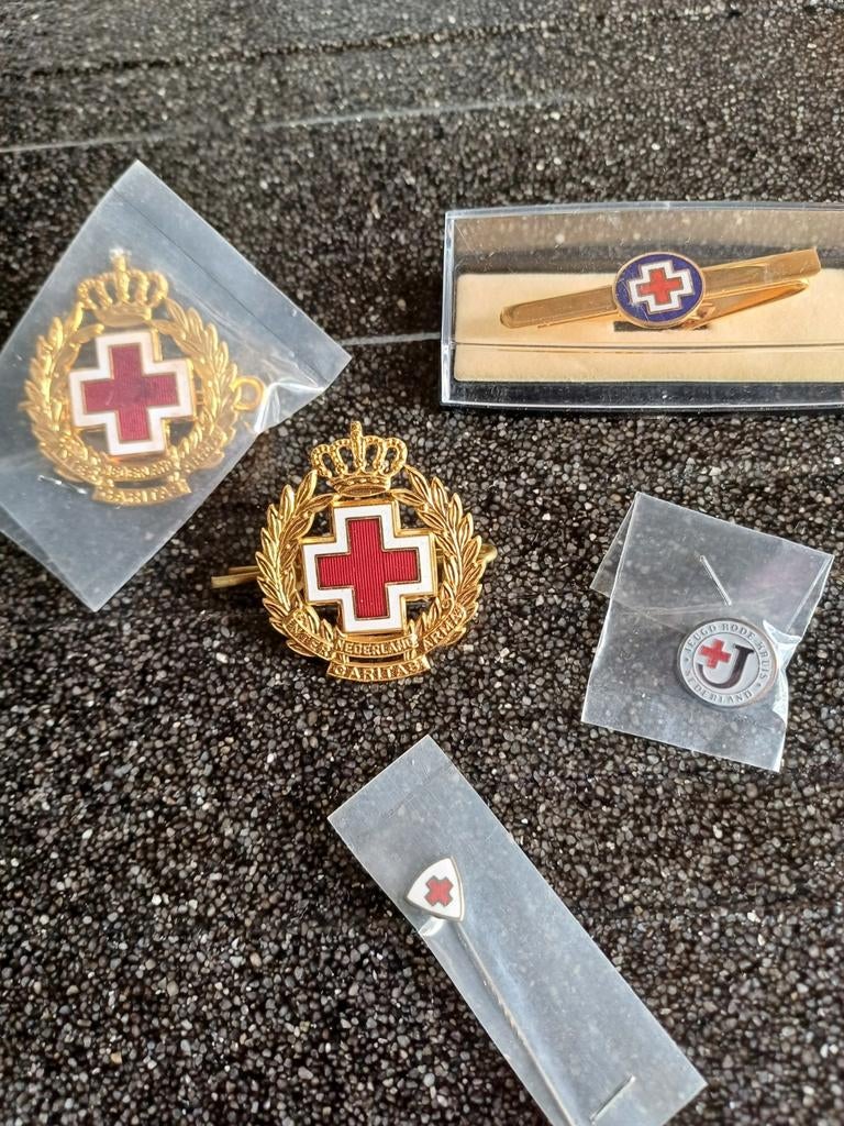 Rode kruis, Verzamelen, Speldjes, Pins en Buttons, Overige onderwerpen, Ophalen