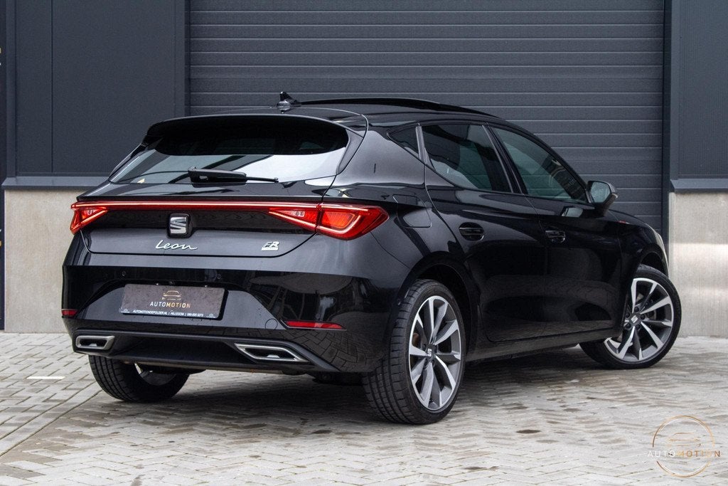SEAT Leon 1.4 TSI eHybrid PHEV FR PANO MEMORY CAMERA, Auto's, Seat, Stof, Gebruikt, Met garantie (alle), Leon