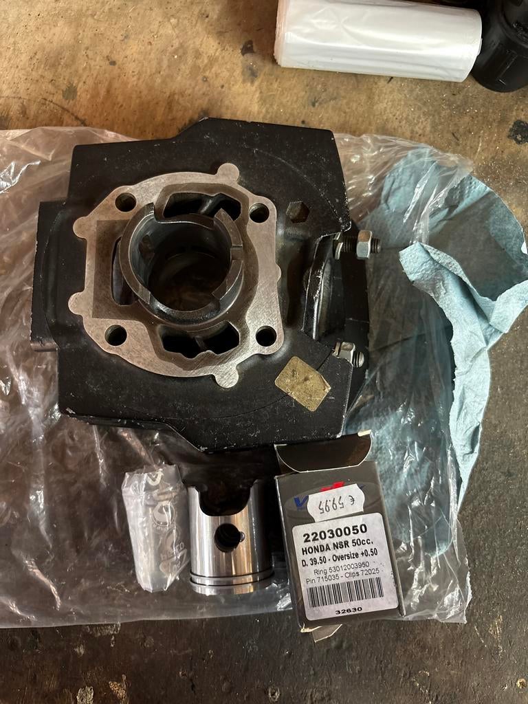Honda MT5 Cilinder met Zuiger - Nieuwstaat, Ophalen of Verzenden, Zo goed als nieuw, Cilinder
