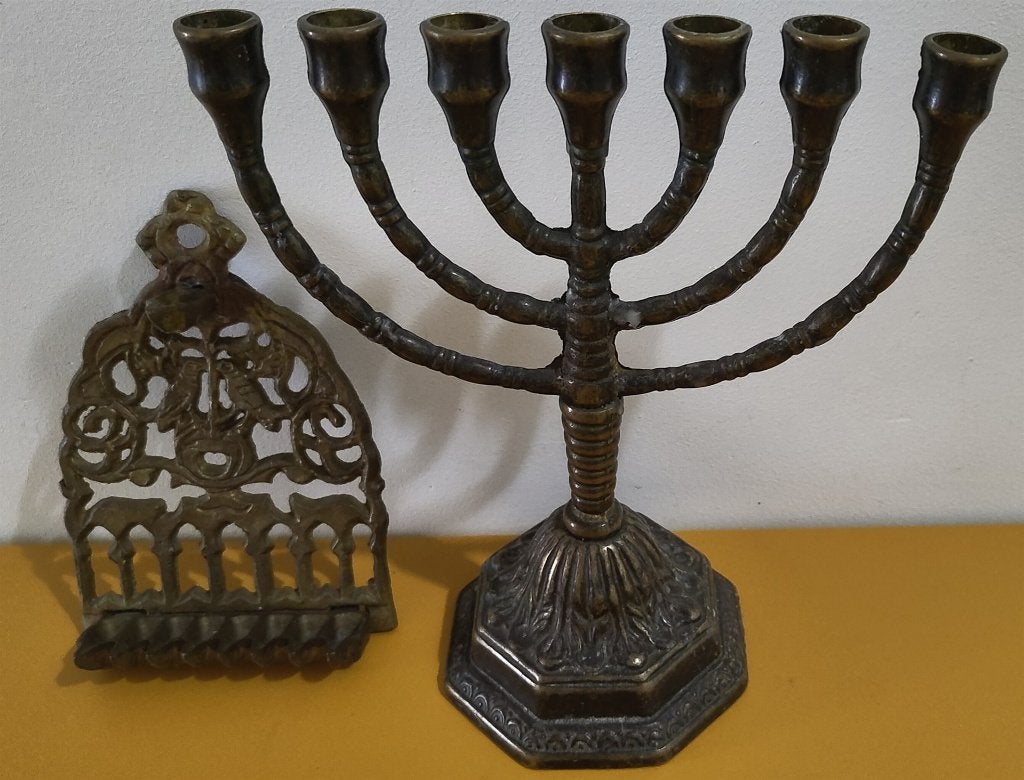 antieke joodse hanukkah kandelaar joods venetie en olielamp, Ophalen of Verzenden, Koper of Brons