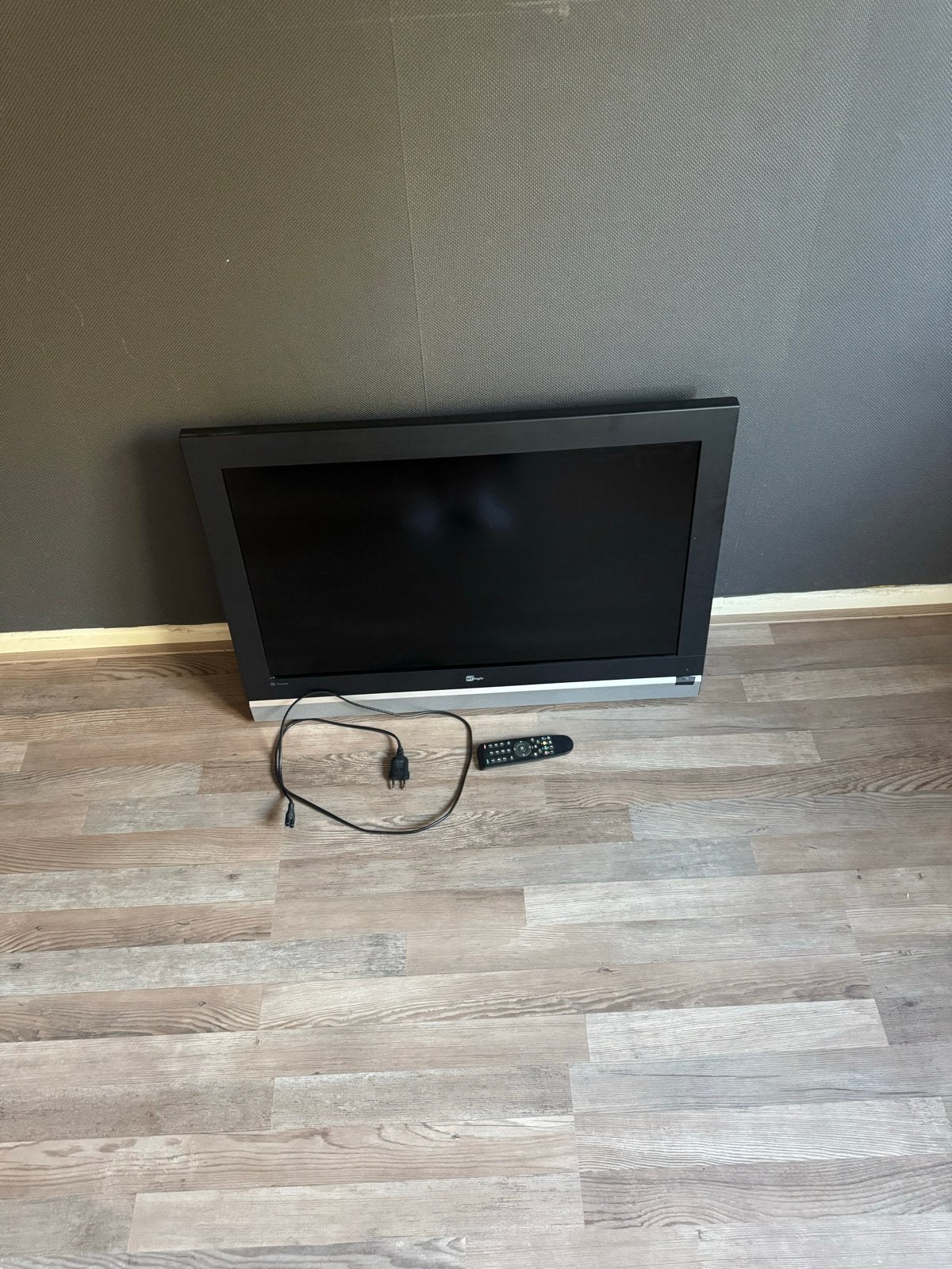 MT Logic TV 32 inch, Ophalen, Gebruikt, 80 tot 100 cm, Overige merken
