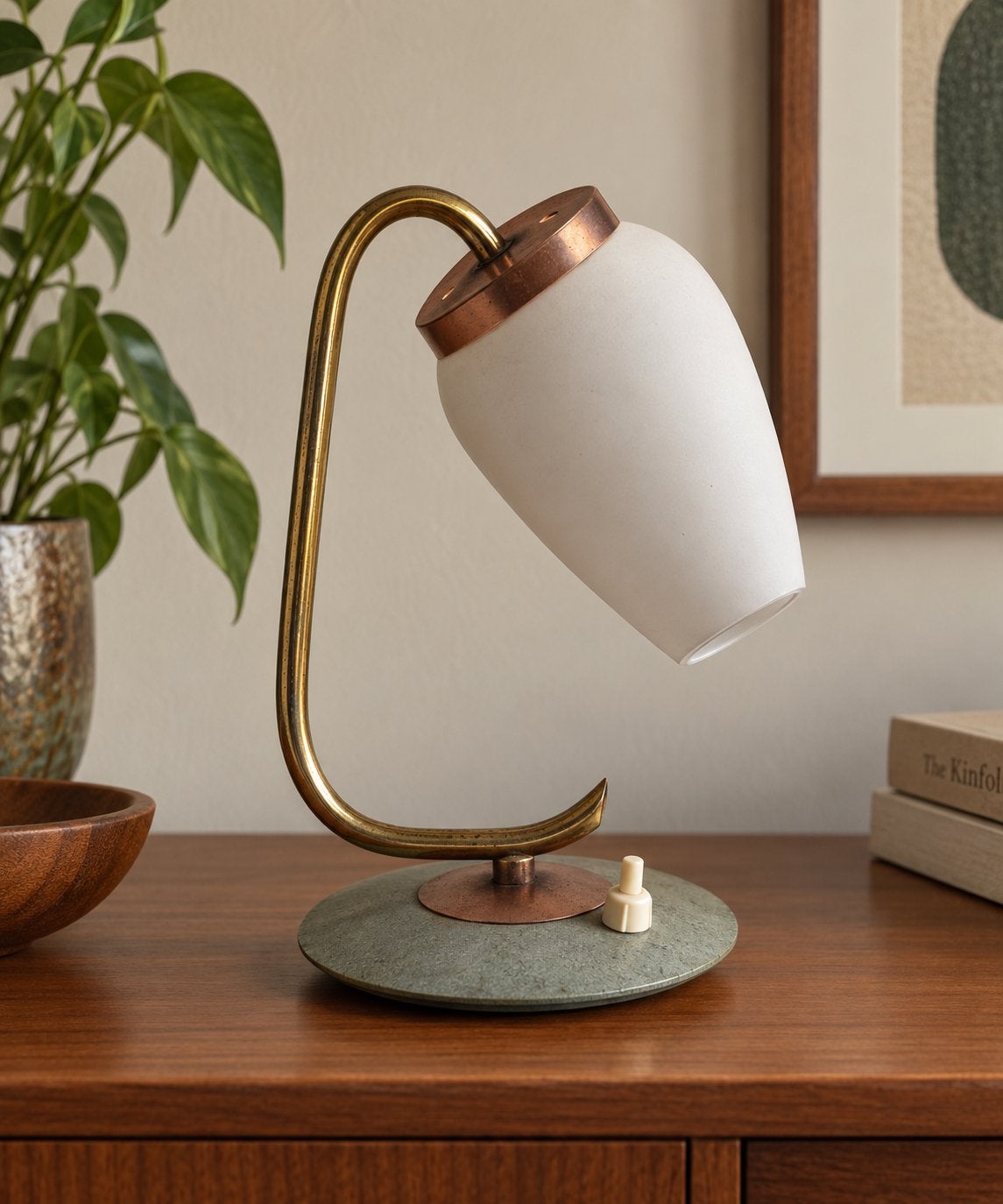 Vintage Tafellamp met Melkglas Kap en Koperen Details, Ophalen of Verzenden