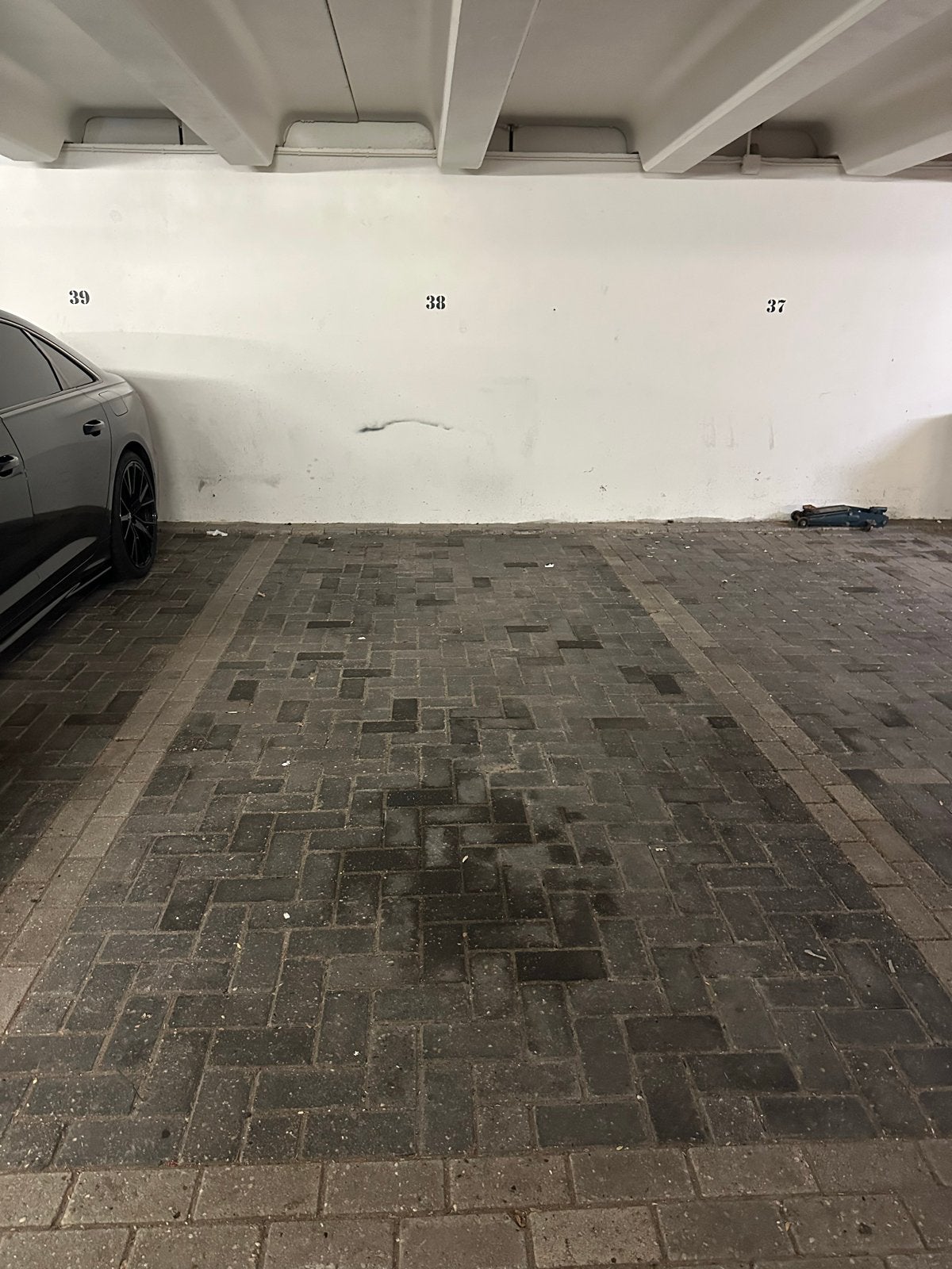 Parkeerplaats te huur – Tielstraat West - Amsterdam Zuidoost, Huizen en Kamers, Garages en Parkeerplaatsen, Amsterdam