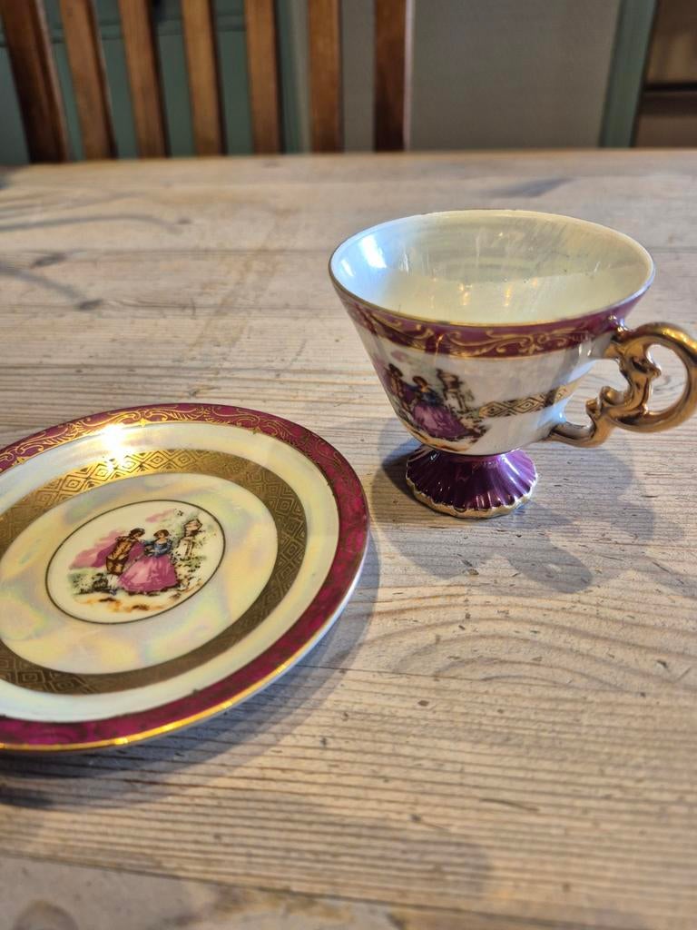 Versailles Demitasse Crème/Rode Lusterware Theekop & Schotel, Antiek en Kunst, Ophalen of Verzenden